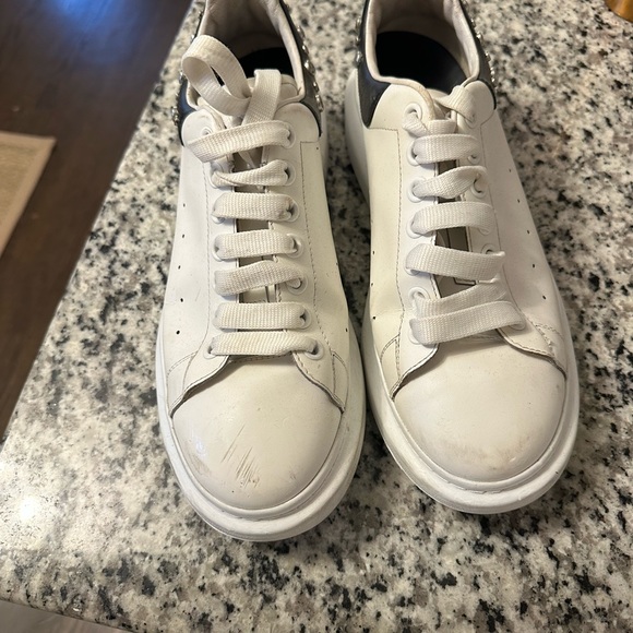 Alexander McQueen Men’s sneaker with studs. Size 38.5 - Picture 5 of 6